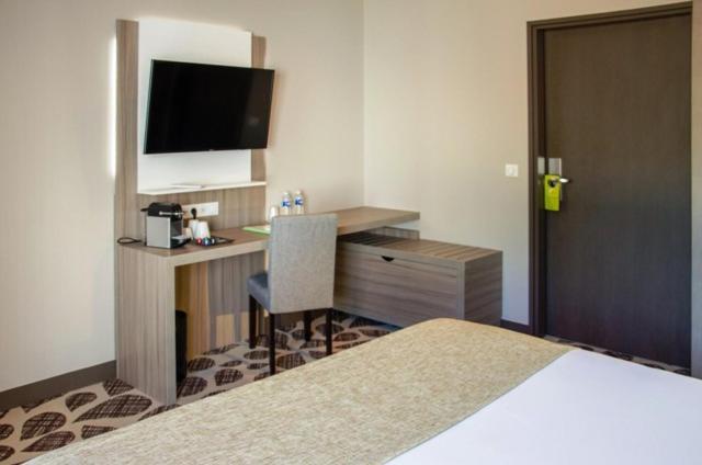 Contact Hotel Le Provencal Bordeaux Lac エクステリア 写真