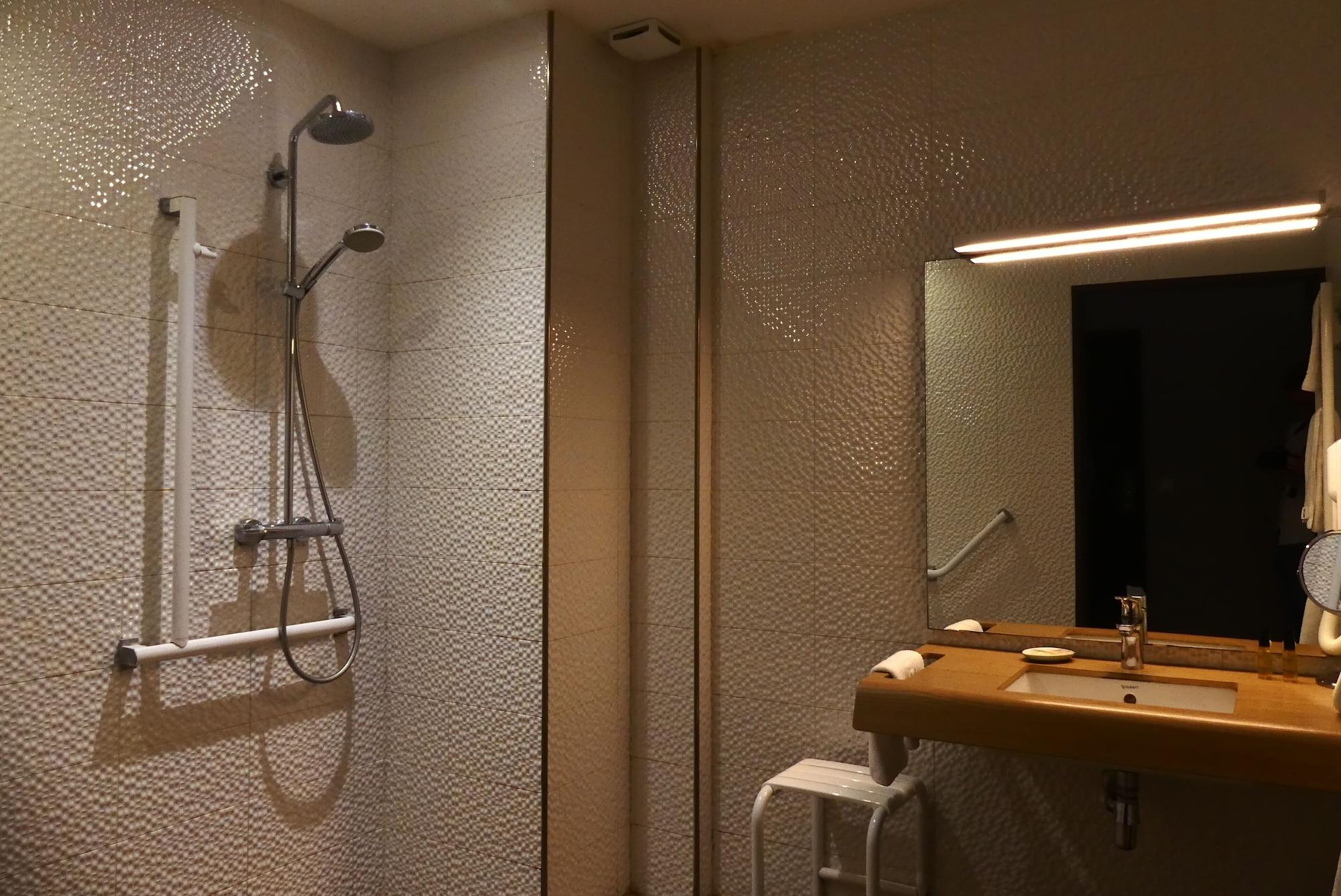 Contact Hotel Le Provencal Bordeaux Lac エクステリア 写真