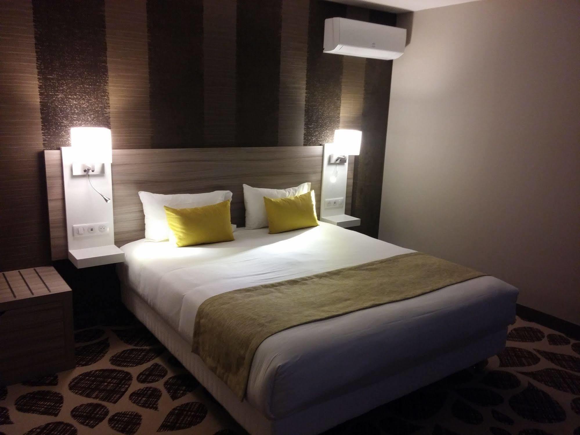 Contact Hotel Le Provencal Bordeaux Lac エクステリア 写真